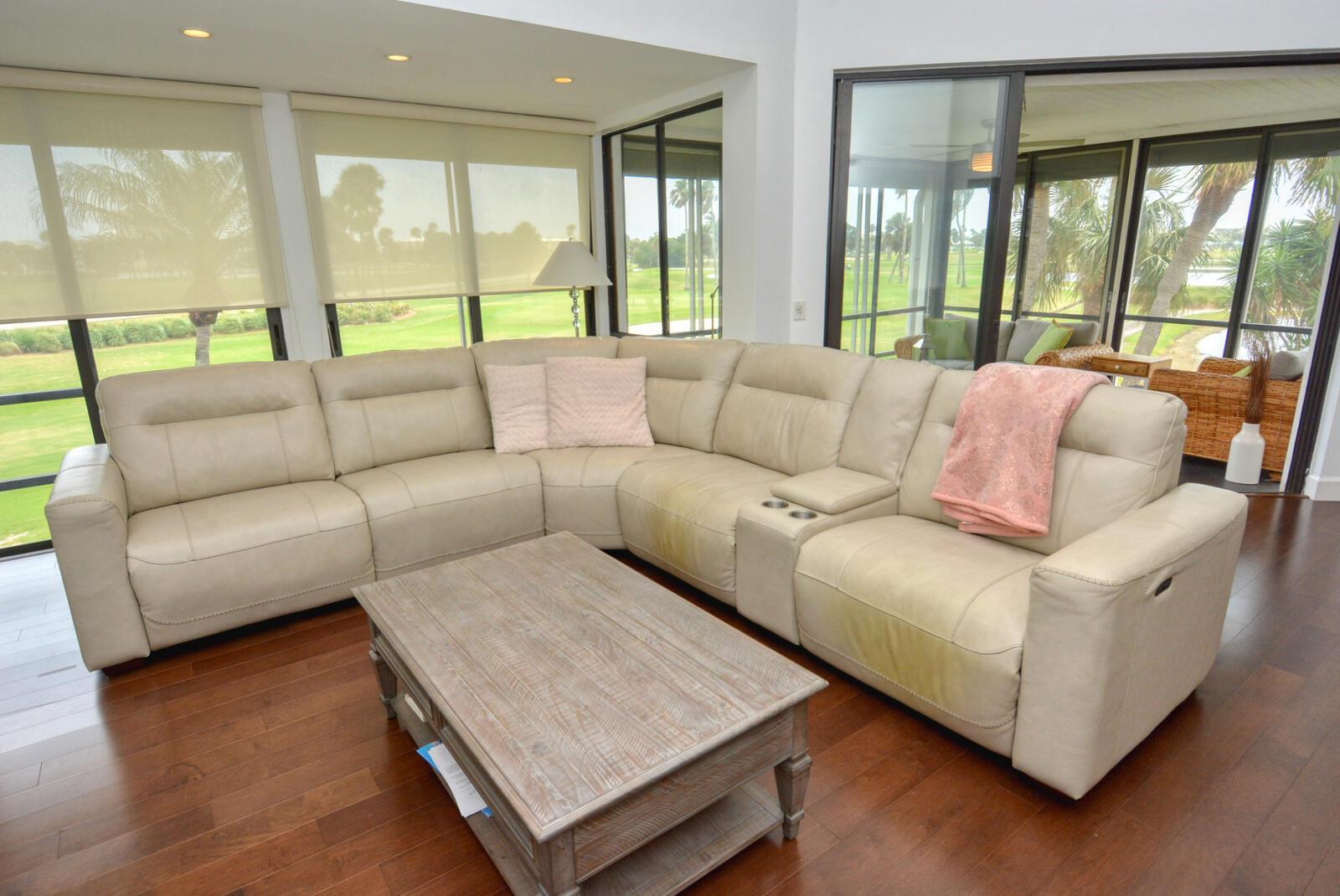 FAIRWAY VILLAS CONDO @ IR - Residential