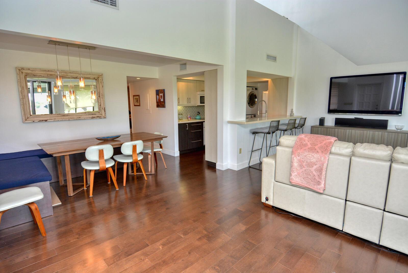 FAIRWAY VILLAS CONDO @ IR - Residential