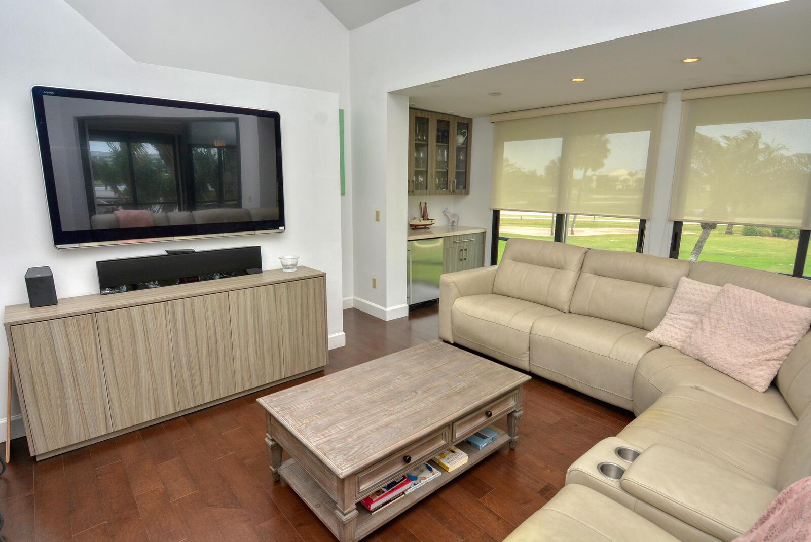 FAIRWAY VILLAS CONDO @ IR - Residential