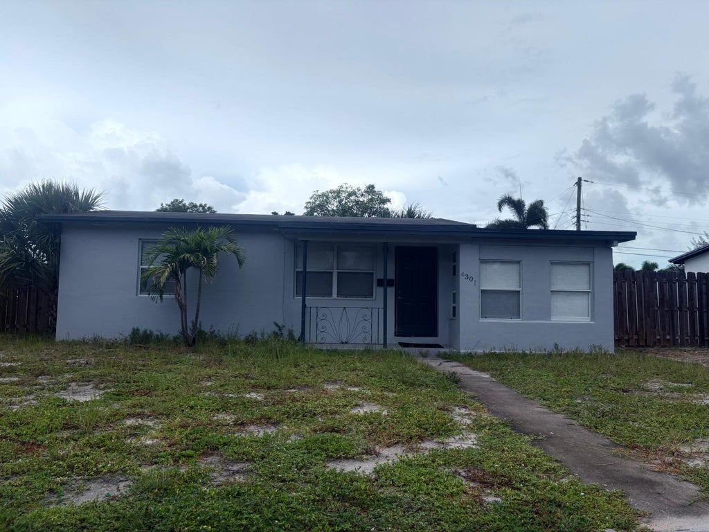Photo of 4301 NE 6th Avenue, Deerfield Beach, FL 33064 (MLS # R11114873)