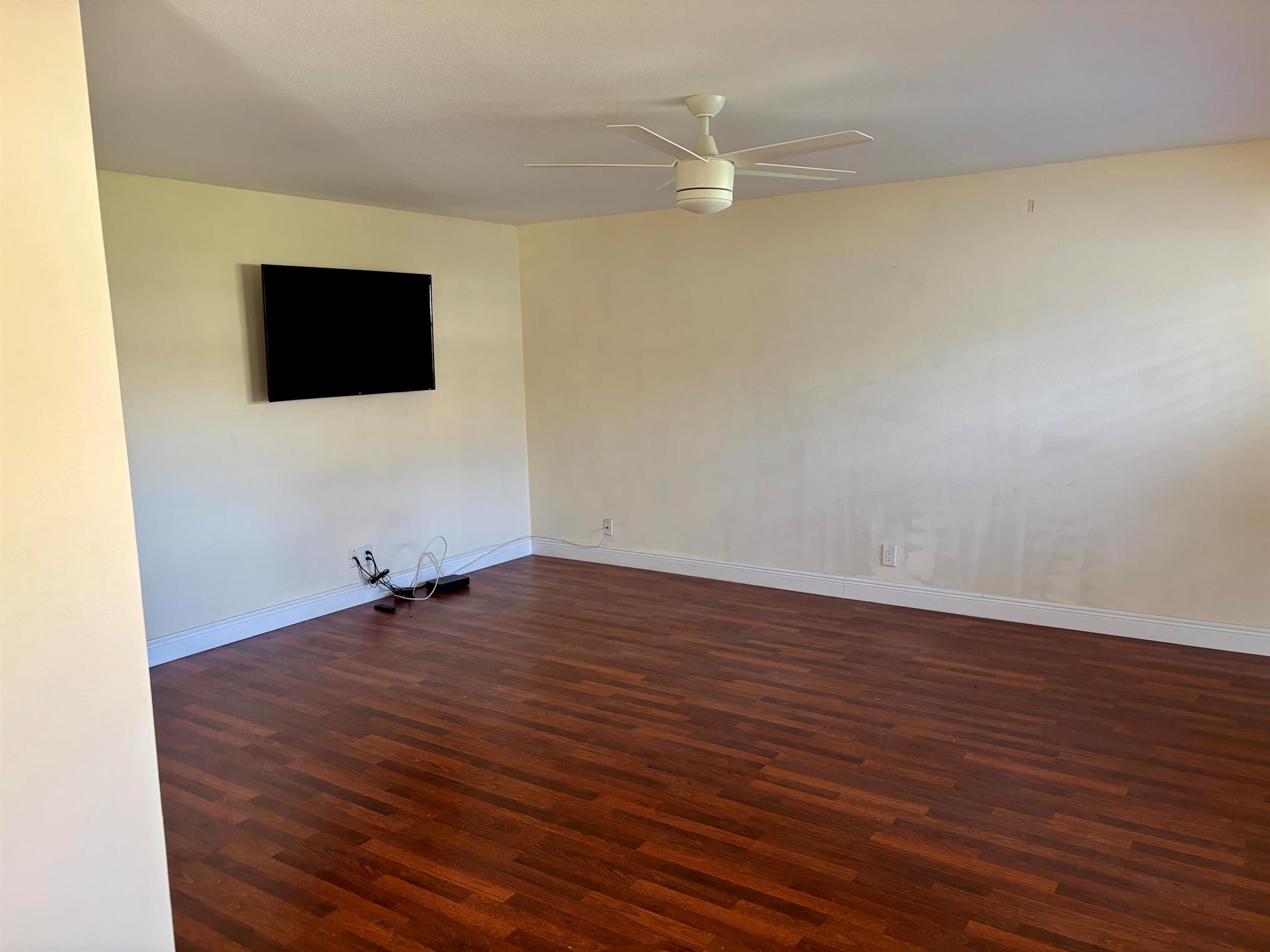 KINGS POINT VALENCIA COND - Residential Lease