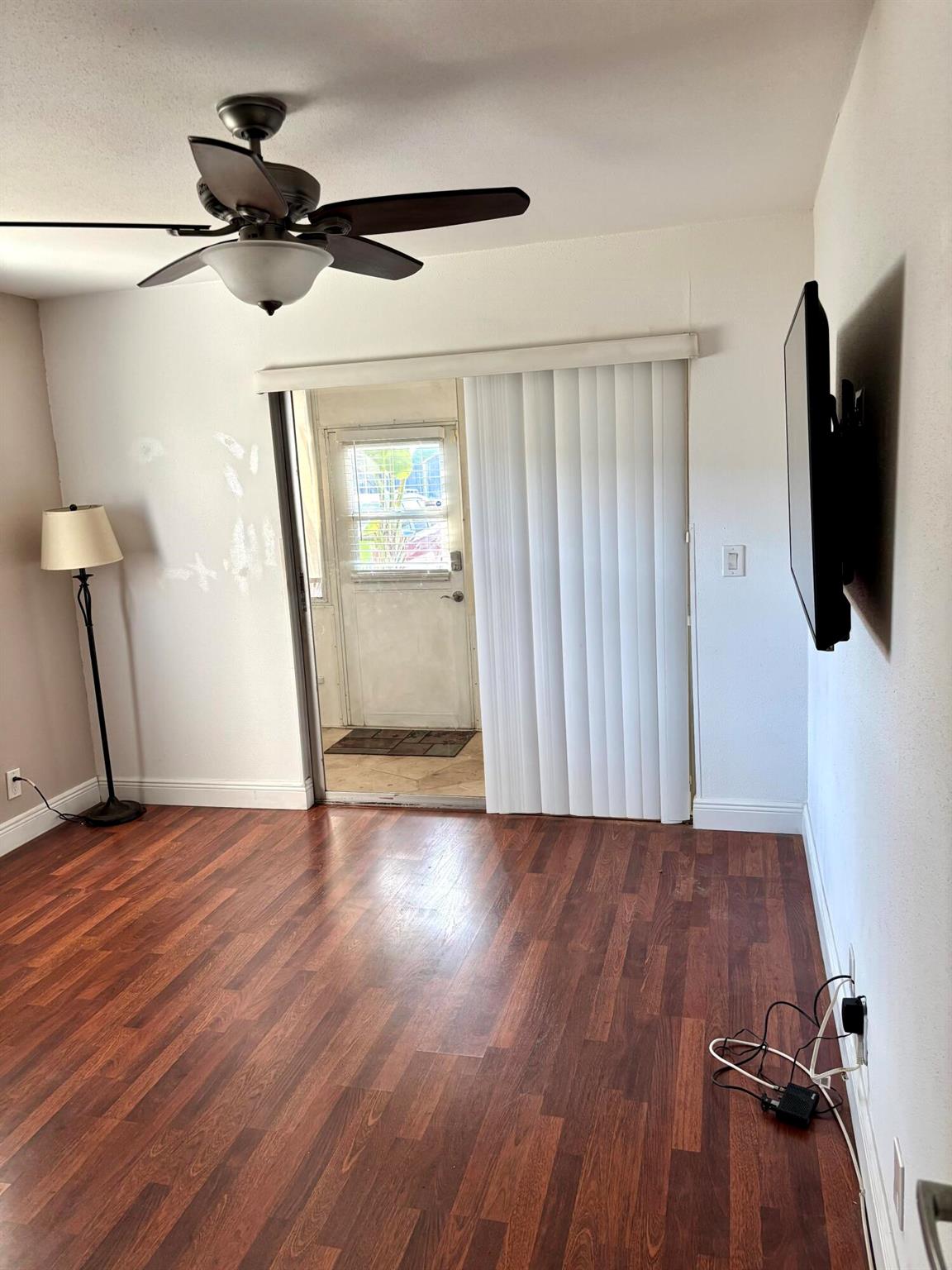 KINGS POINT VALENCIA COND - Residential Lease