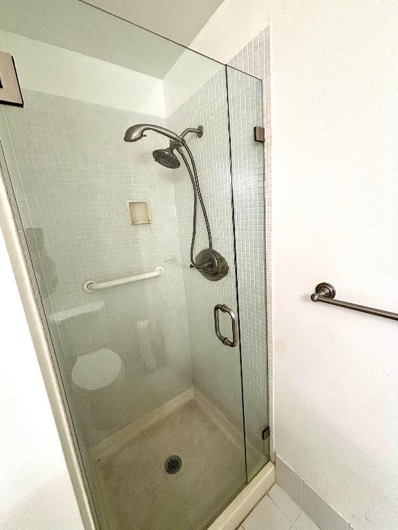 KINGS POINT VALENCIA CONDOS - Residential Lease