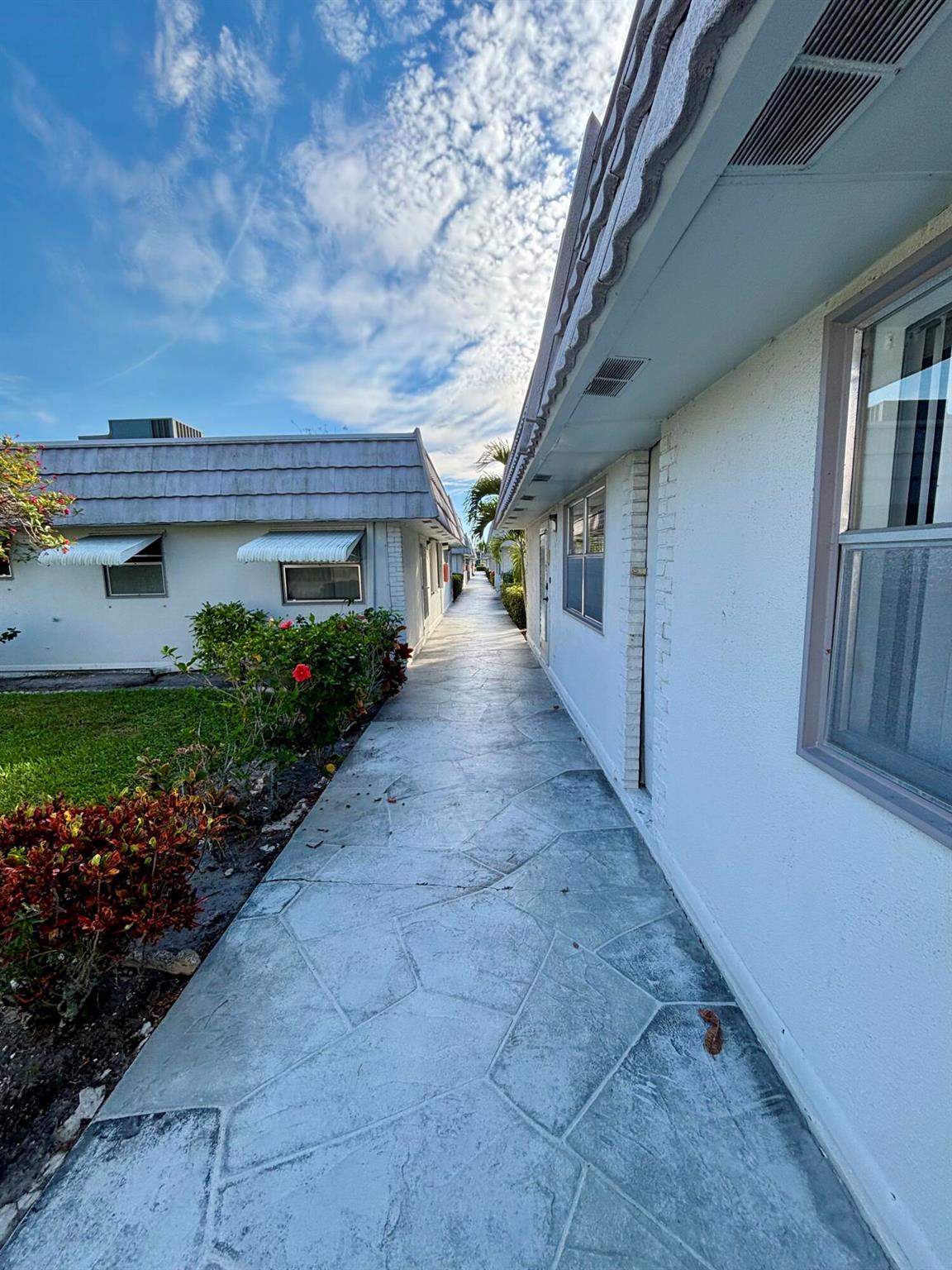 KINGS POINT VALENCIA COND - Residential Lease