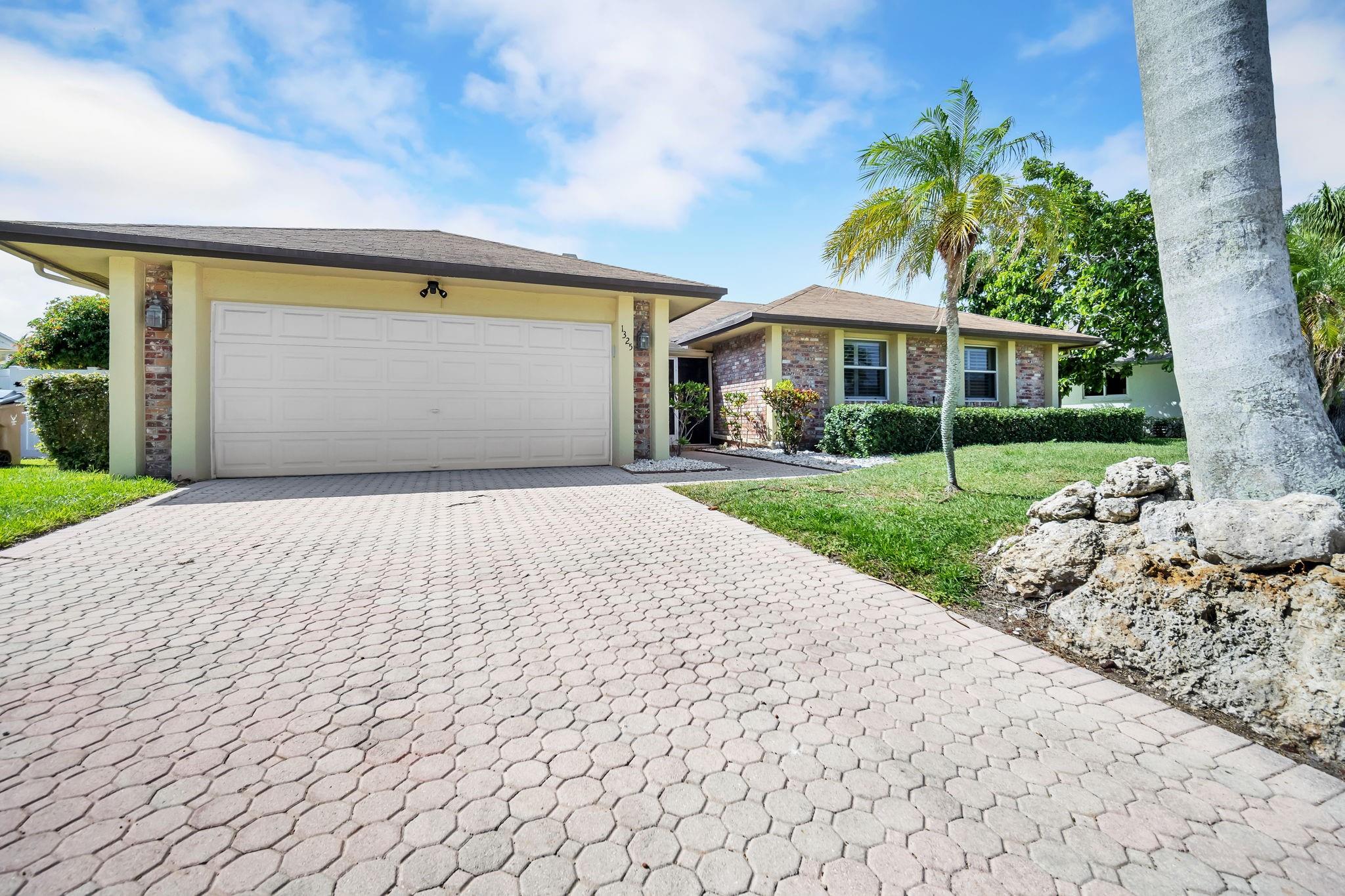 1325 SW 26th Ave