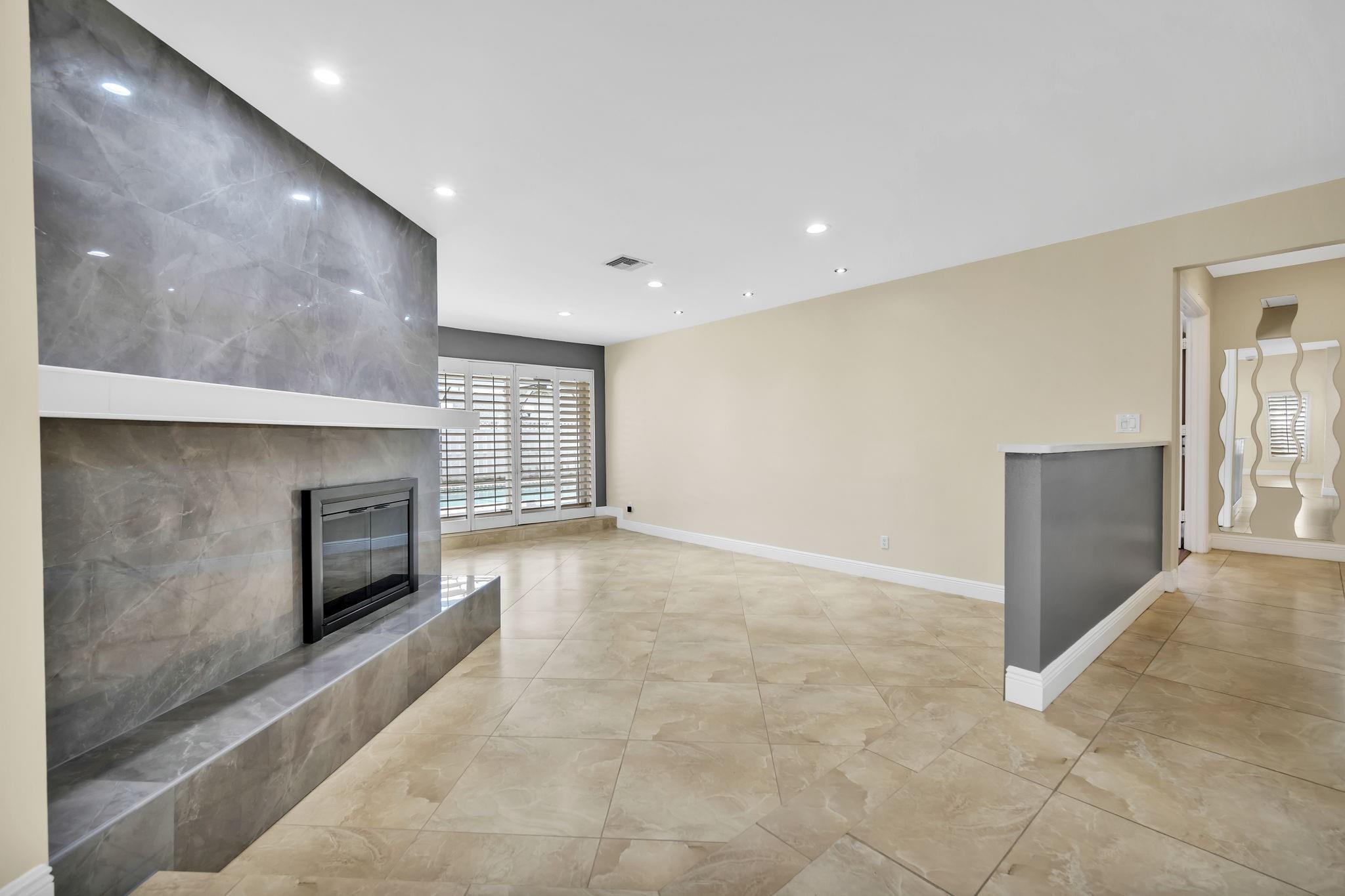 1325 SW 26th Ave