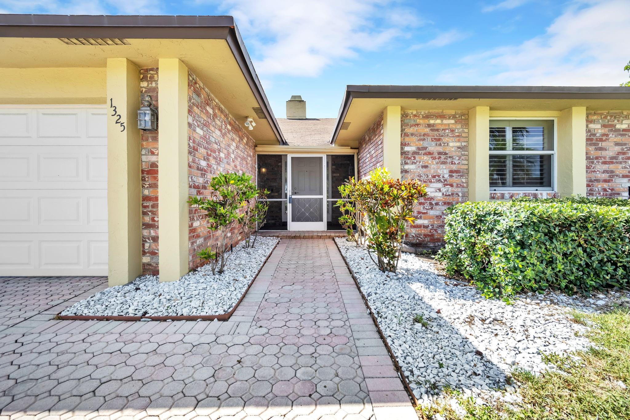 1325 SW 26th Ave