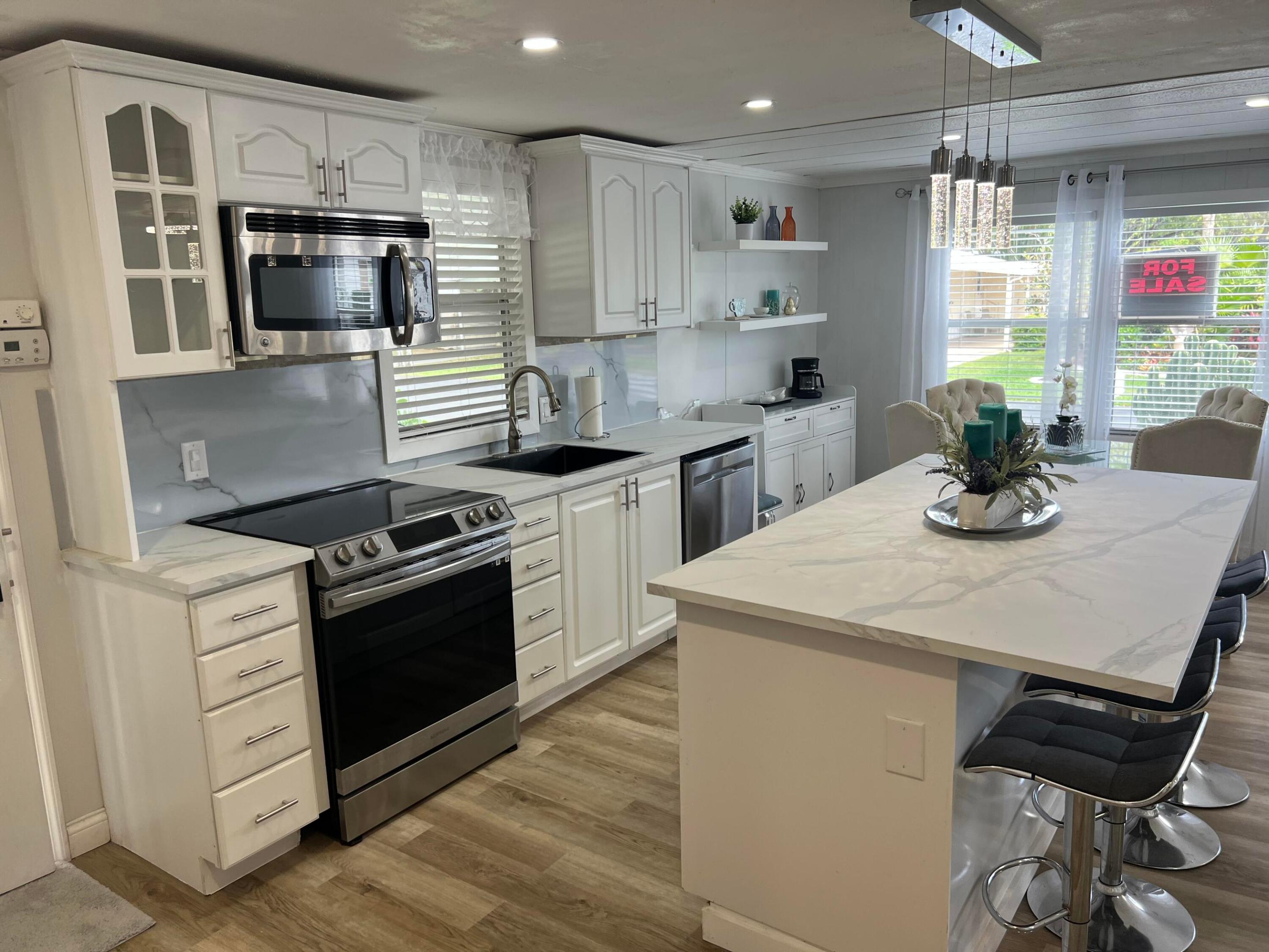 DEERFIELD LAKE - Residential