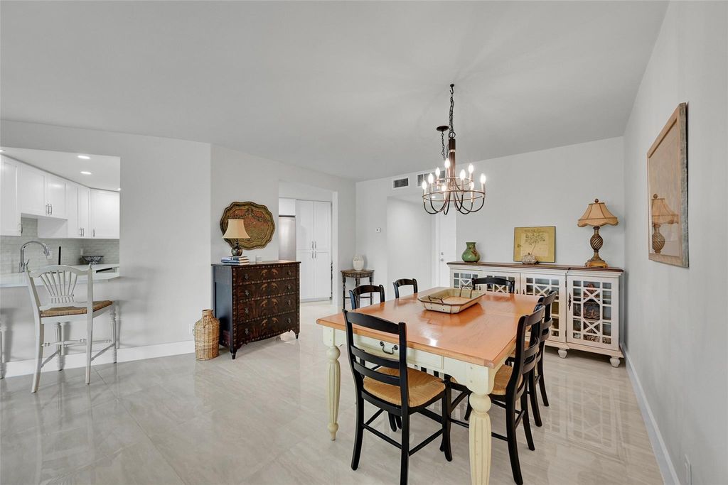 Photo of 3800 Oaks Clubhouse Drive #508, Pompano Beach, FL 33069 (MLS # F10455318)