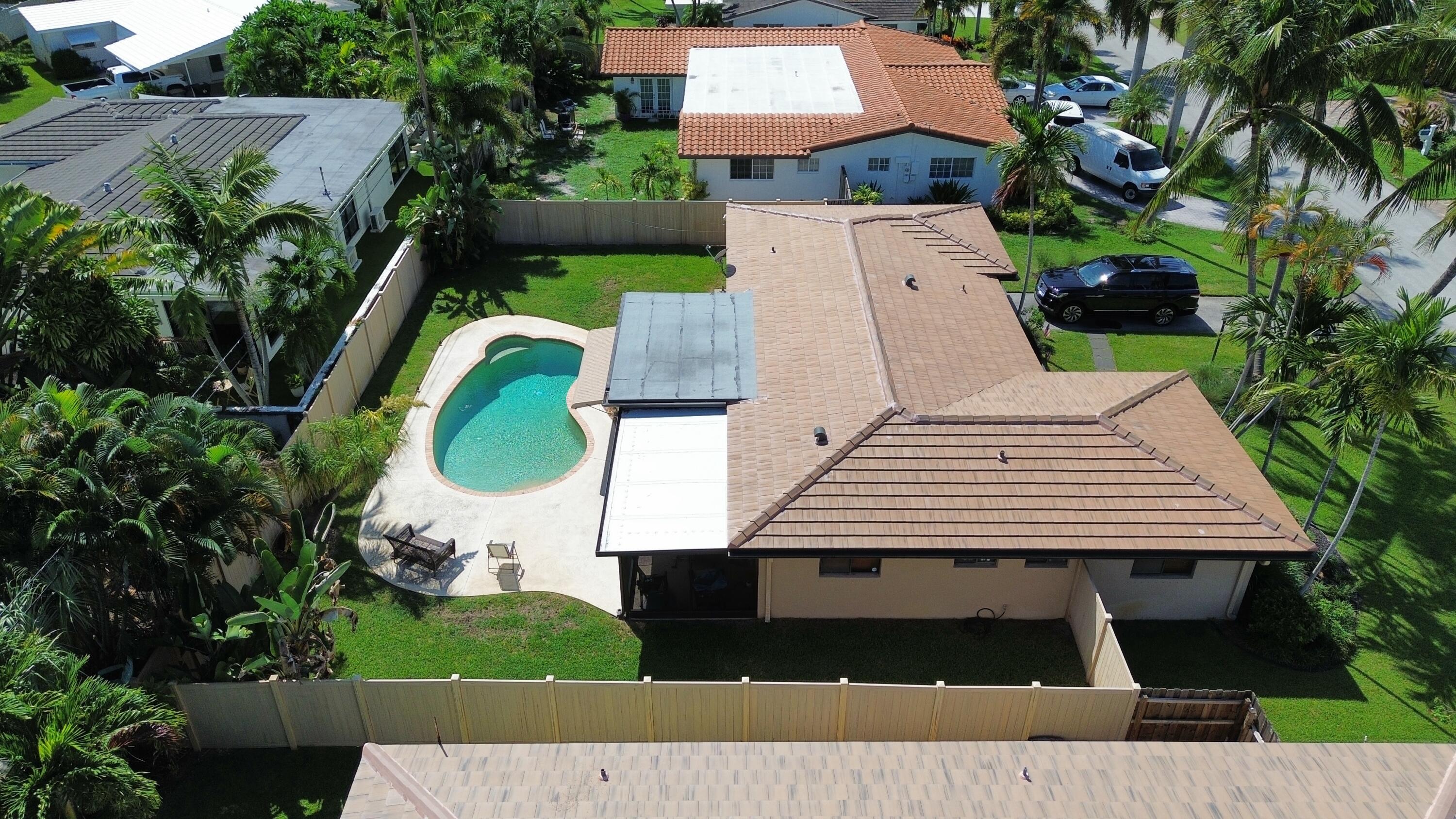2630 NE 53RD Court, Lighthouse Point, FL, 33064/$775,000 2 2630 NE 53RD Court