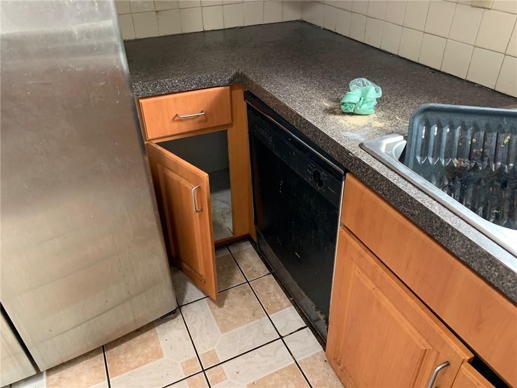 WINDWARD HGTS NO 3 - Residential Lease