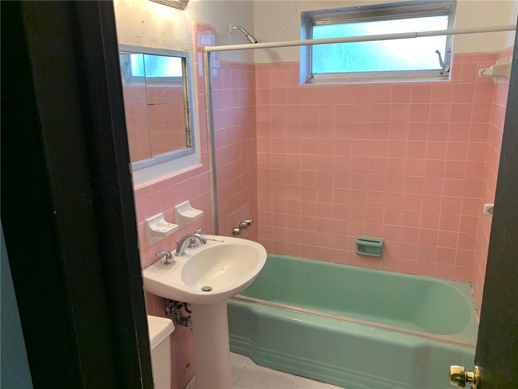 WINDWARD HGTS NO 3 - Residential Lease