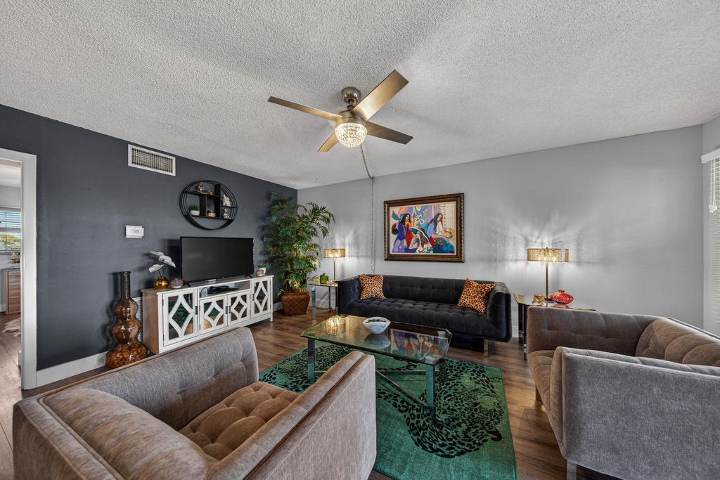 Photo of 804 SE 7th SE #401, Deerfield Beach, FL 33441 (MLS # B26001185)