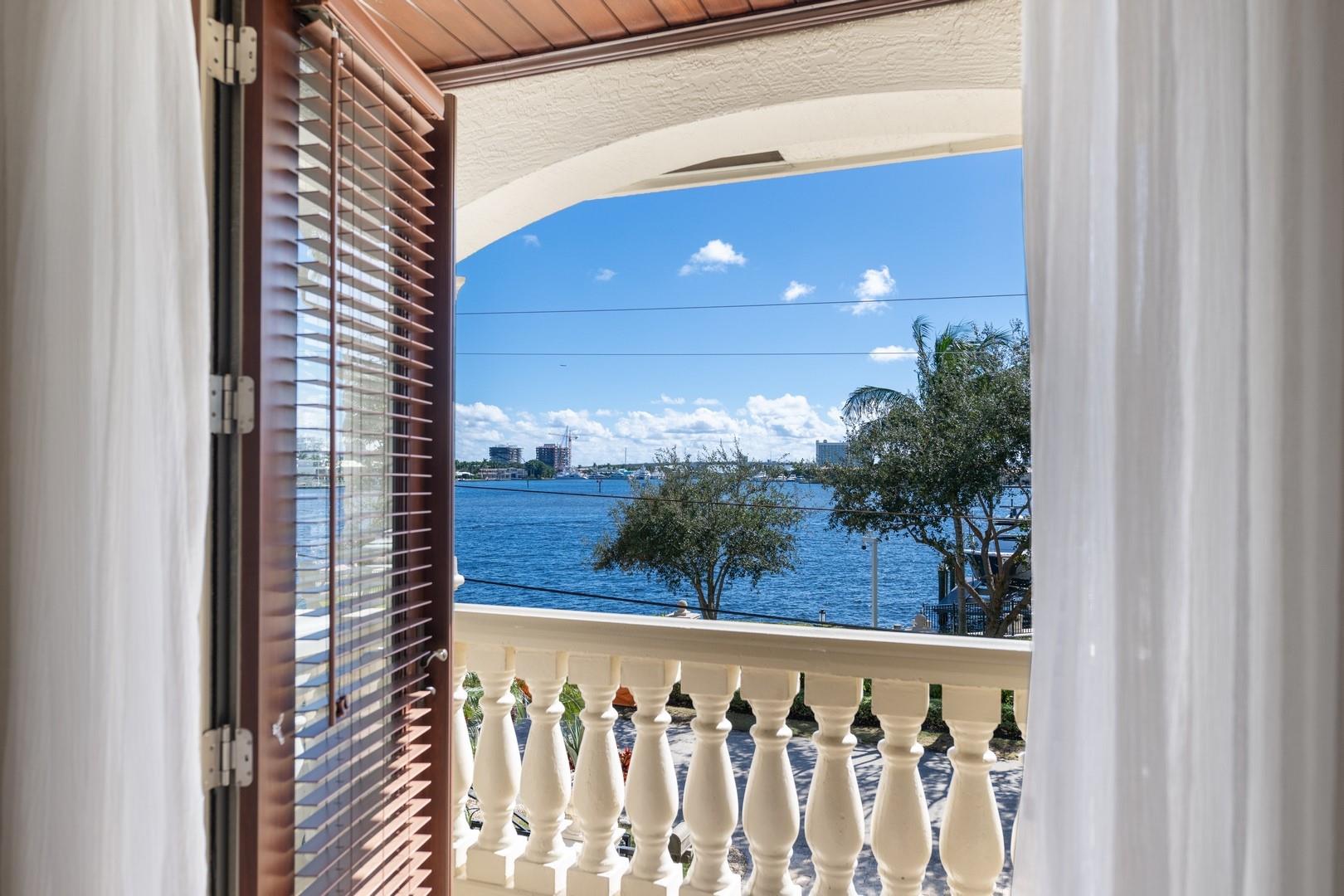 RIO VISTA ISLES - Residential