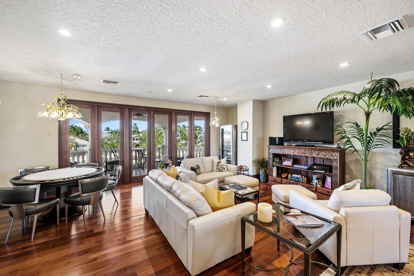 RIO VISTA ISLES - Residential