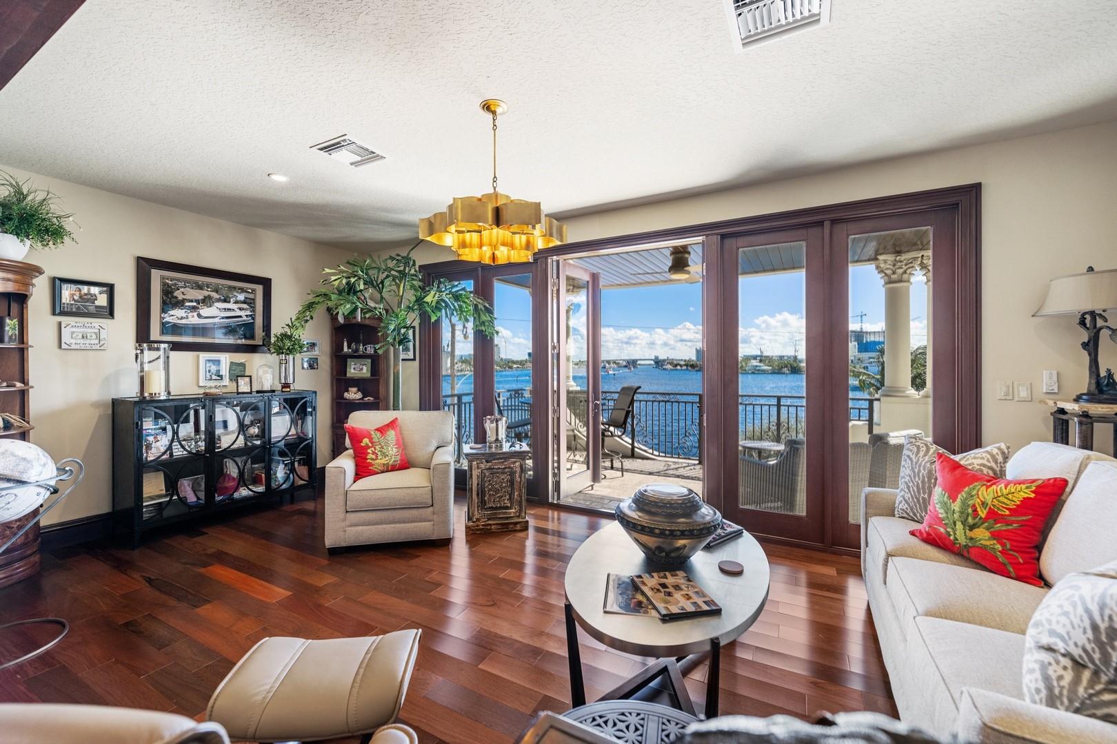 RIO VISTA ISLES - Residential