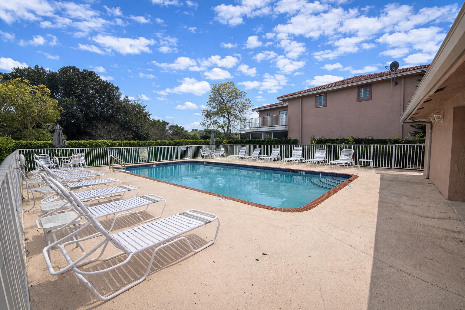 CORAL SPRINGS COUNTRY CLUB - Residential