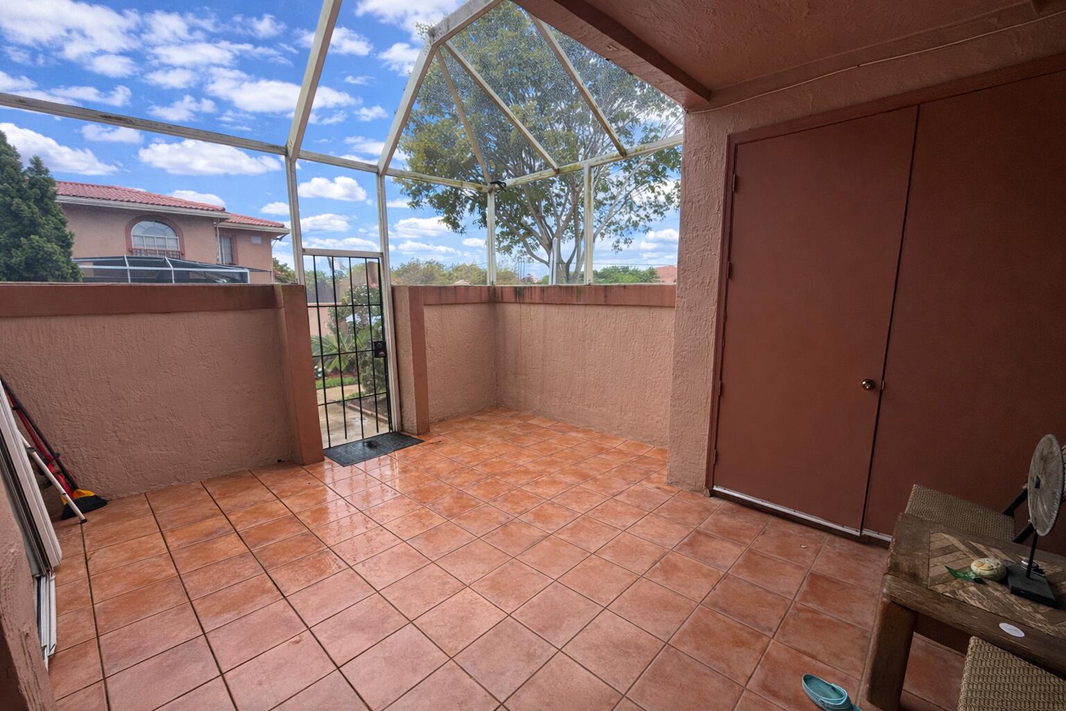 CORAL SPRINGS COUNTRY CLUB - Residential