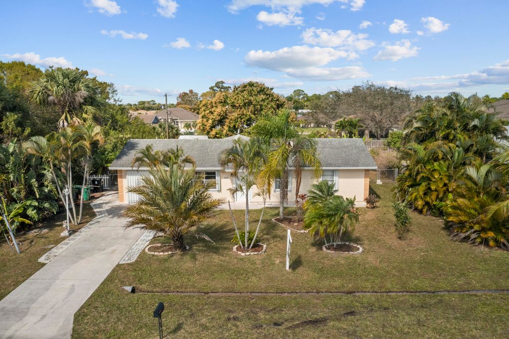 Photo of 2433 SE Melaleuca Boulevard, Port St Lucie, FL 34952 (MLS # R10866029)