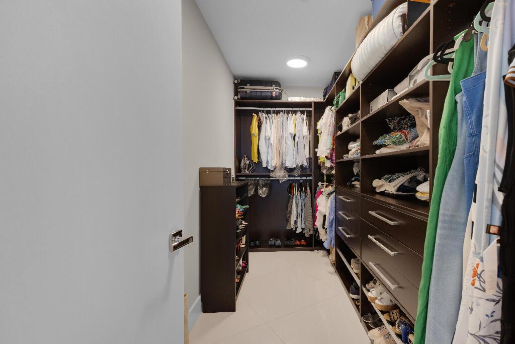 TDR TOWER III CONDO - Residential