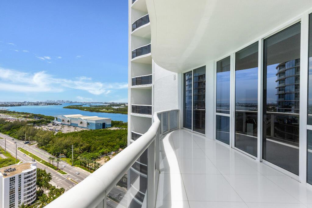 TDR TOWER III CONDO - Residential