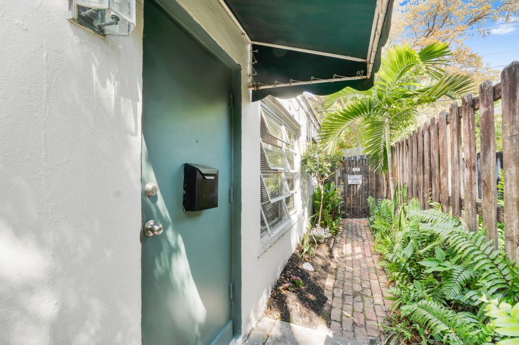 Photo of 1217 SE 1st Street, Fort Lauderdale, FL 33301 (MLS # B26007192)