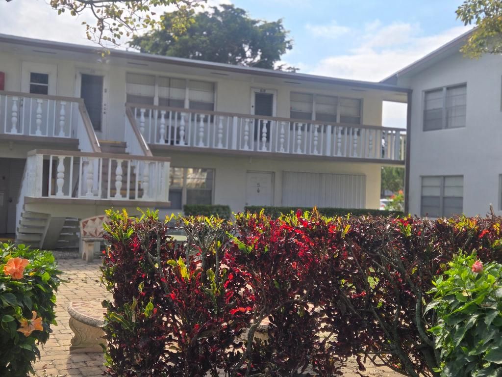 Photo of 17 Cambridge A, West Palm Beach, FL 33417 (MLS # R11156586)