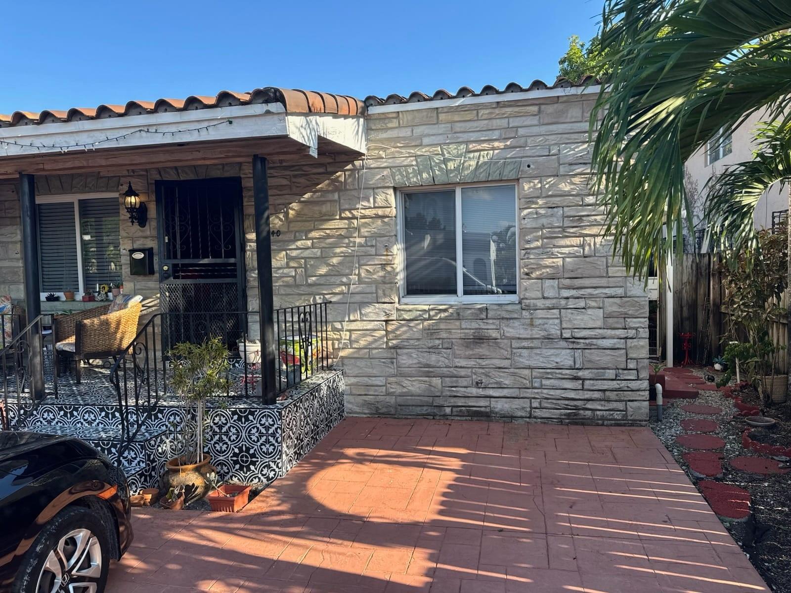 One room rental within the main house with an independent entry and no access to the main house. Water, electricity and internet included in the rent. Background, rental application, employment verification (or proof of funds) required to move in. Minutes from Coral Gables, Miami International Airport, Douglas Rd, Le Jeune, Ponce de Leon, Philips and Rotary Park, Publix, Target, Home Depot, Dollar Tree, hospitals, and major highways, shopping, dining, and entertainment.