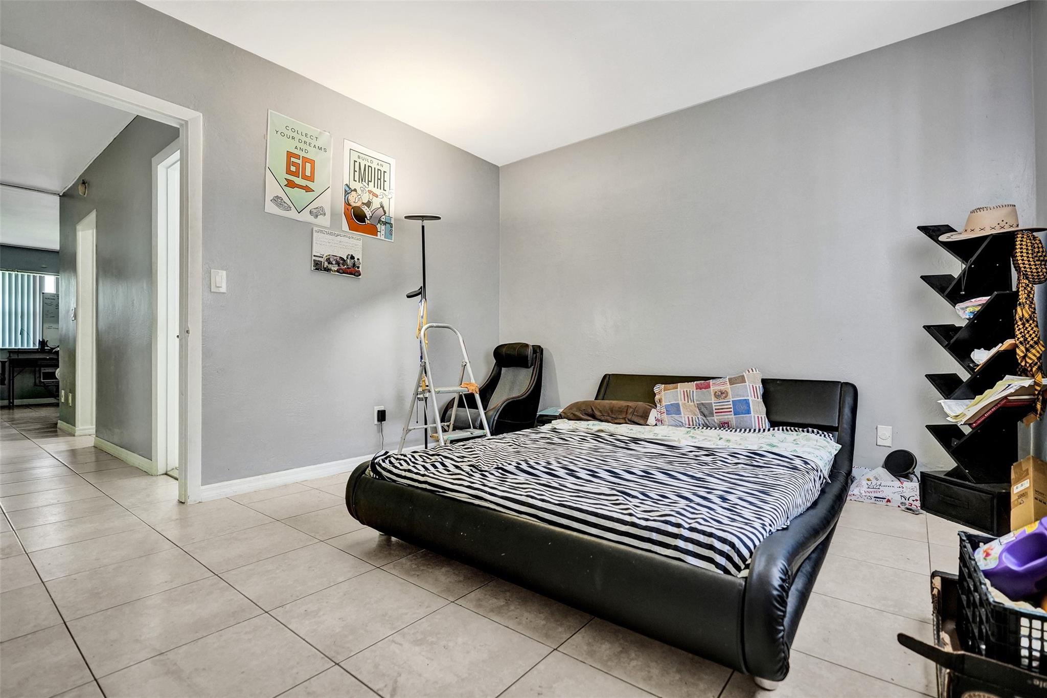 THE TOWN COLONY CONDO - Residential