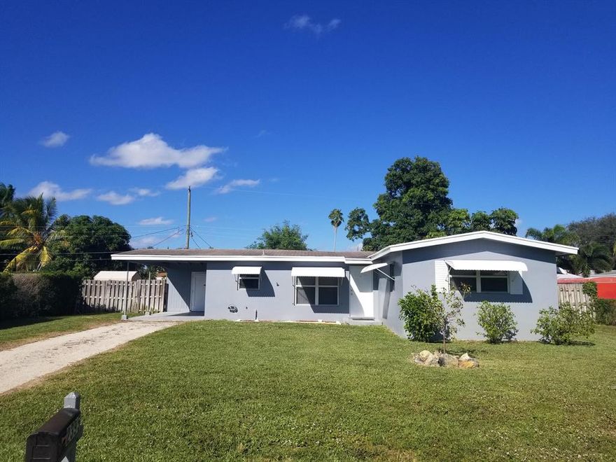 Beautiful CBS single family home featuring new kitchen cabinets with quartz countertops, newly renovated bathroom, tile throughout, new high-end appliances, separate indoor utility room and fenced backyard. Home sits on oversize lot with plenty of room for pool. Property conveniently located near schools and shops.