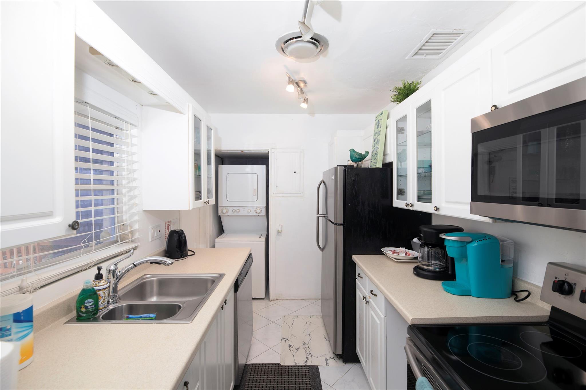 LAUDERDALE BEACH EXT UNIT - Residential Income