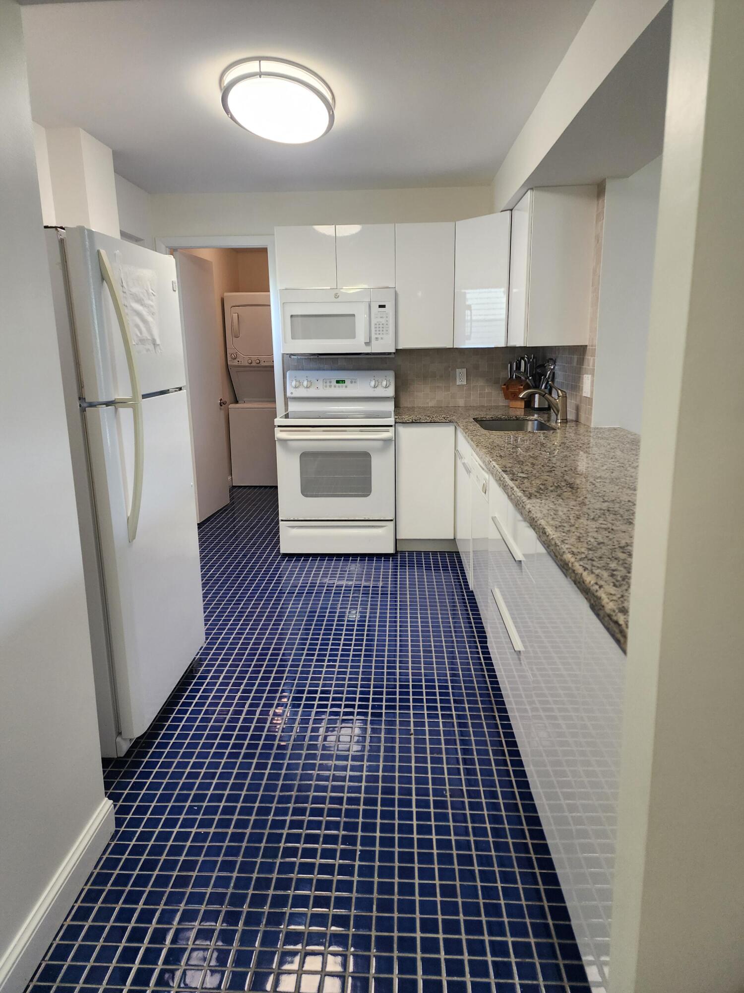 BOCA TEECA COND NO - Residential