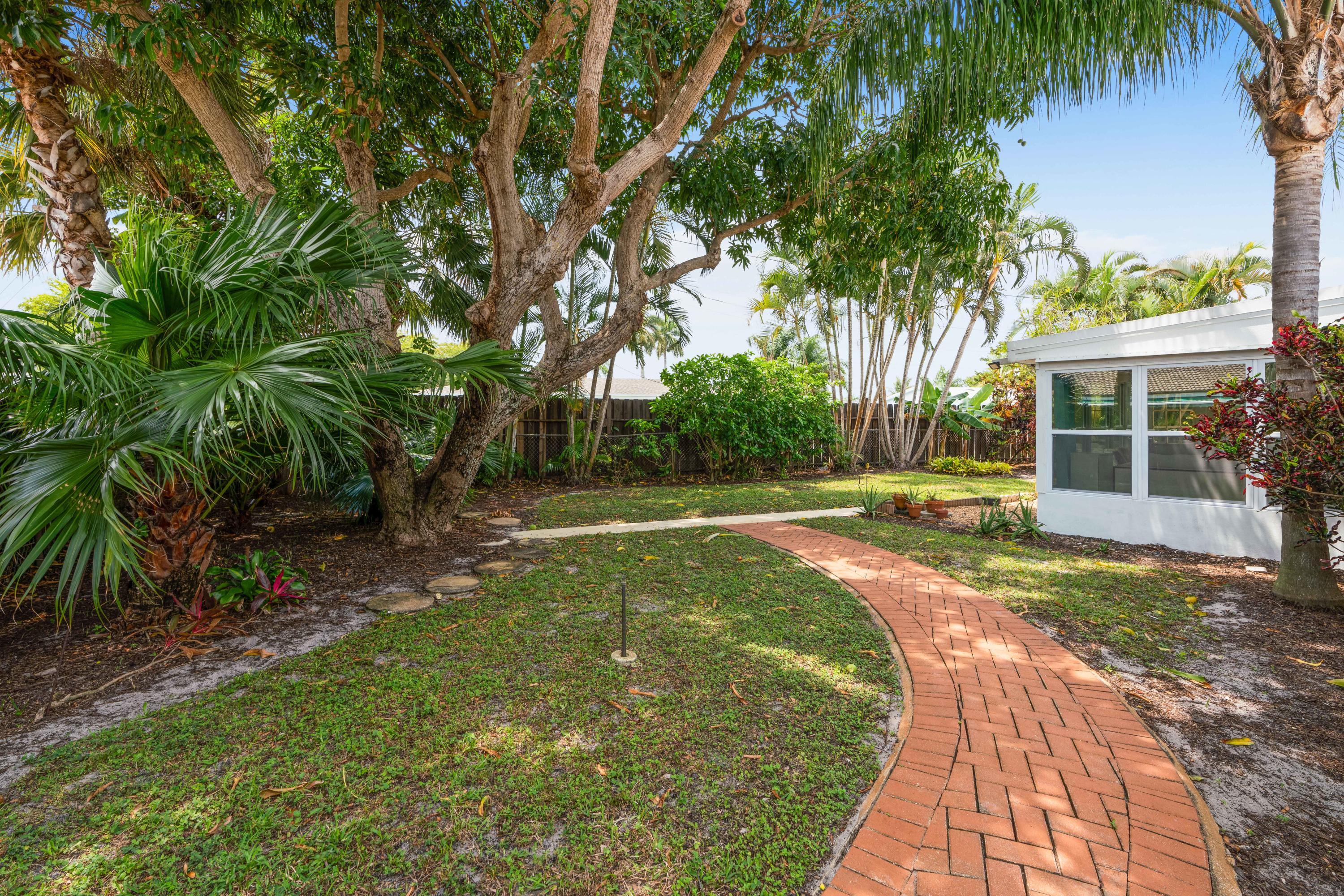 NORTH PALM BEACH VILLAGE OF 1 - Residential Lease