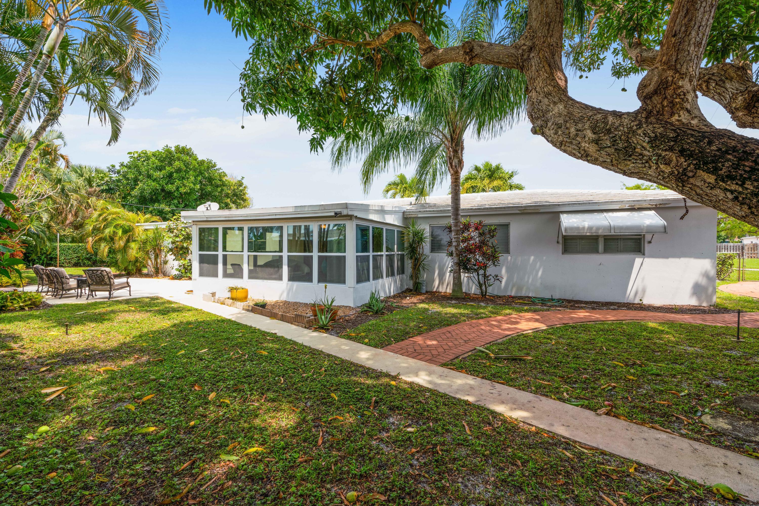 NORTH PALM BEACH VILLAGE OF 1 - Residential Lease
