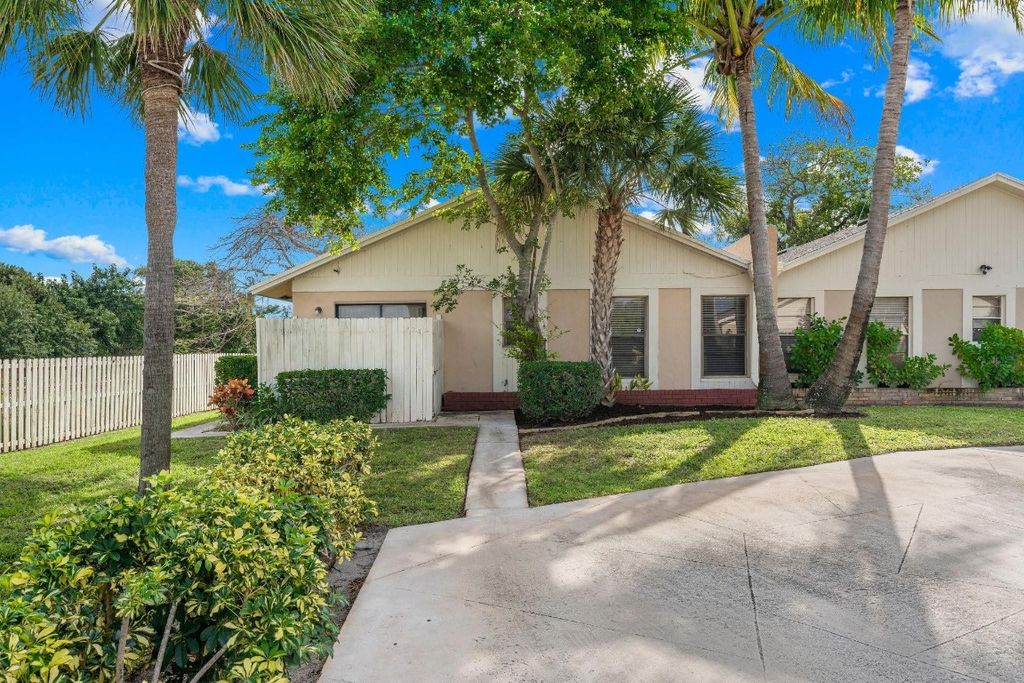 Photo of 224 SE 1st Circle #19a, Boynton Beach, FL 33435 (MLS # F10480676)