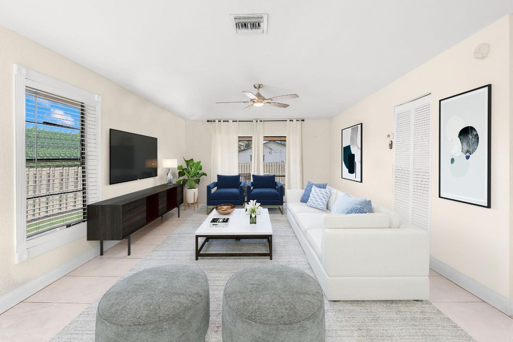 Photo of 224 SE 1st Circle #19a, Boynton Beach, FL 33435 (MLS # F10480676)