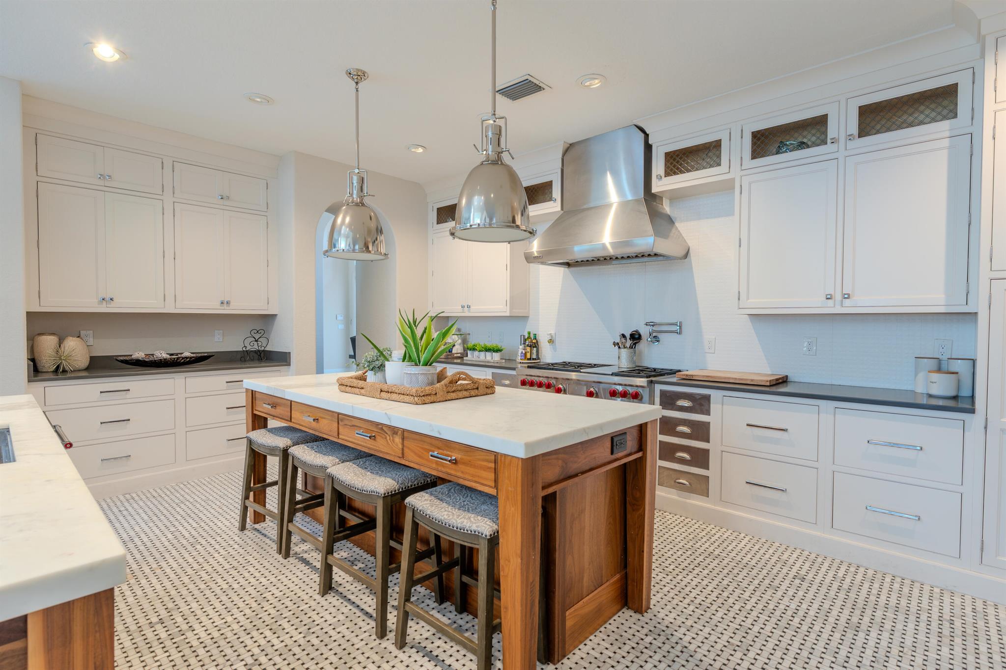 Properties 12373 Equine Lane