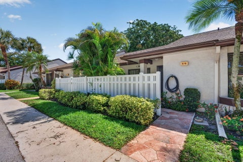 Tiny photo for 3210 CARAMBOLA Circle S #S, Coconut Creek, FL 33066 (MLS # B26081458)