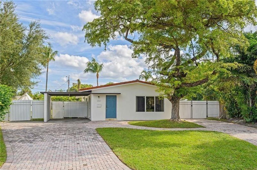 Photo of 332 NW 26th Court, Wilton Manors, FL 33311 (MLS # B26024696)