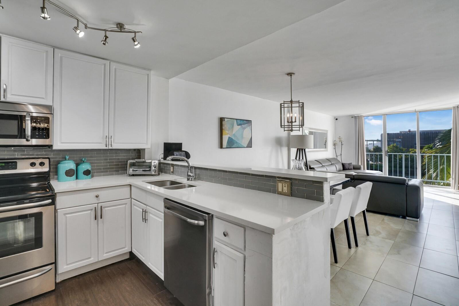 1609 N Riverside Drive 304