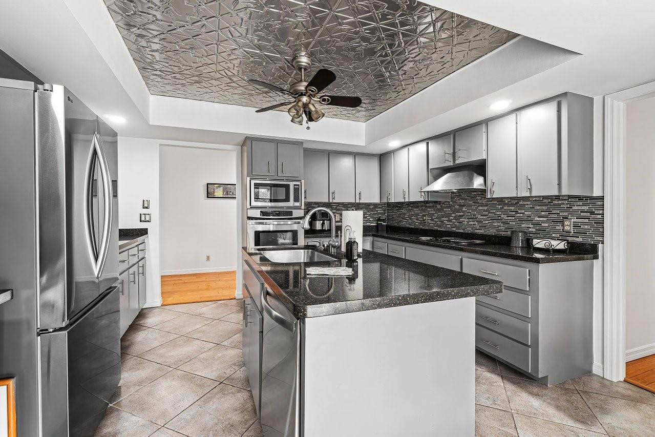 HERITAGE OAKS - Residential