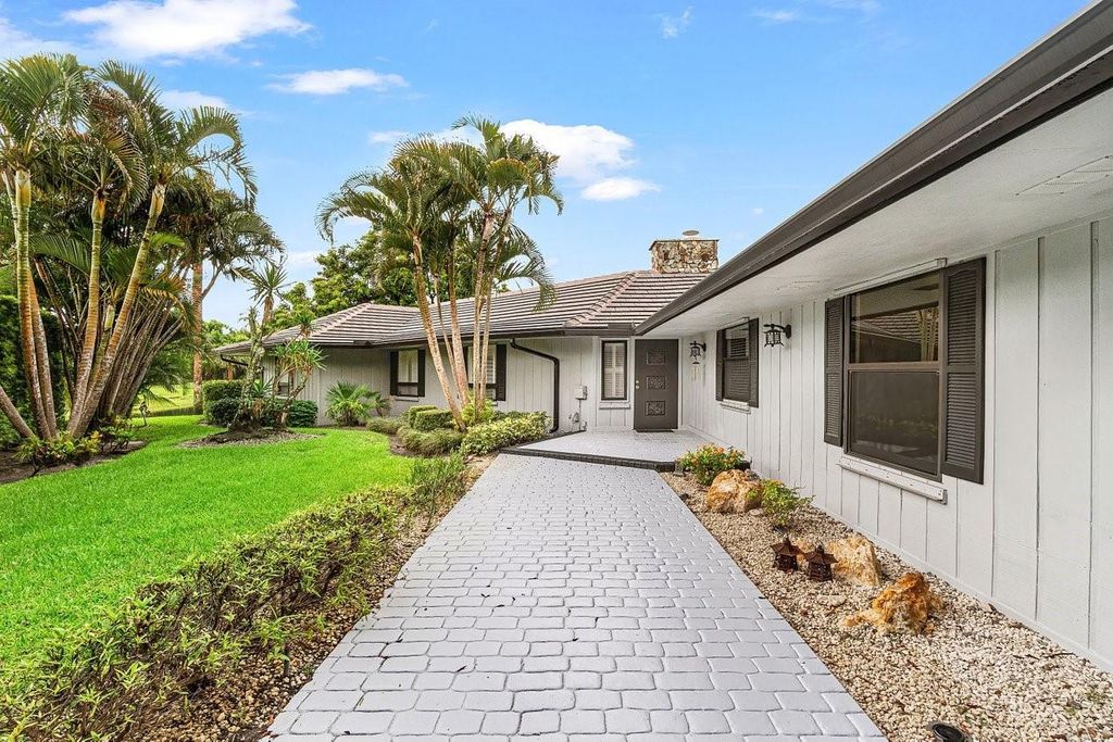 Photo of 10158 SE Acorn Way, Jupiter, FL 33469 (MLS # B26024931)