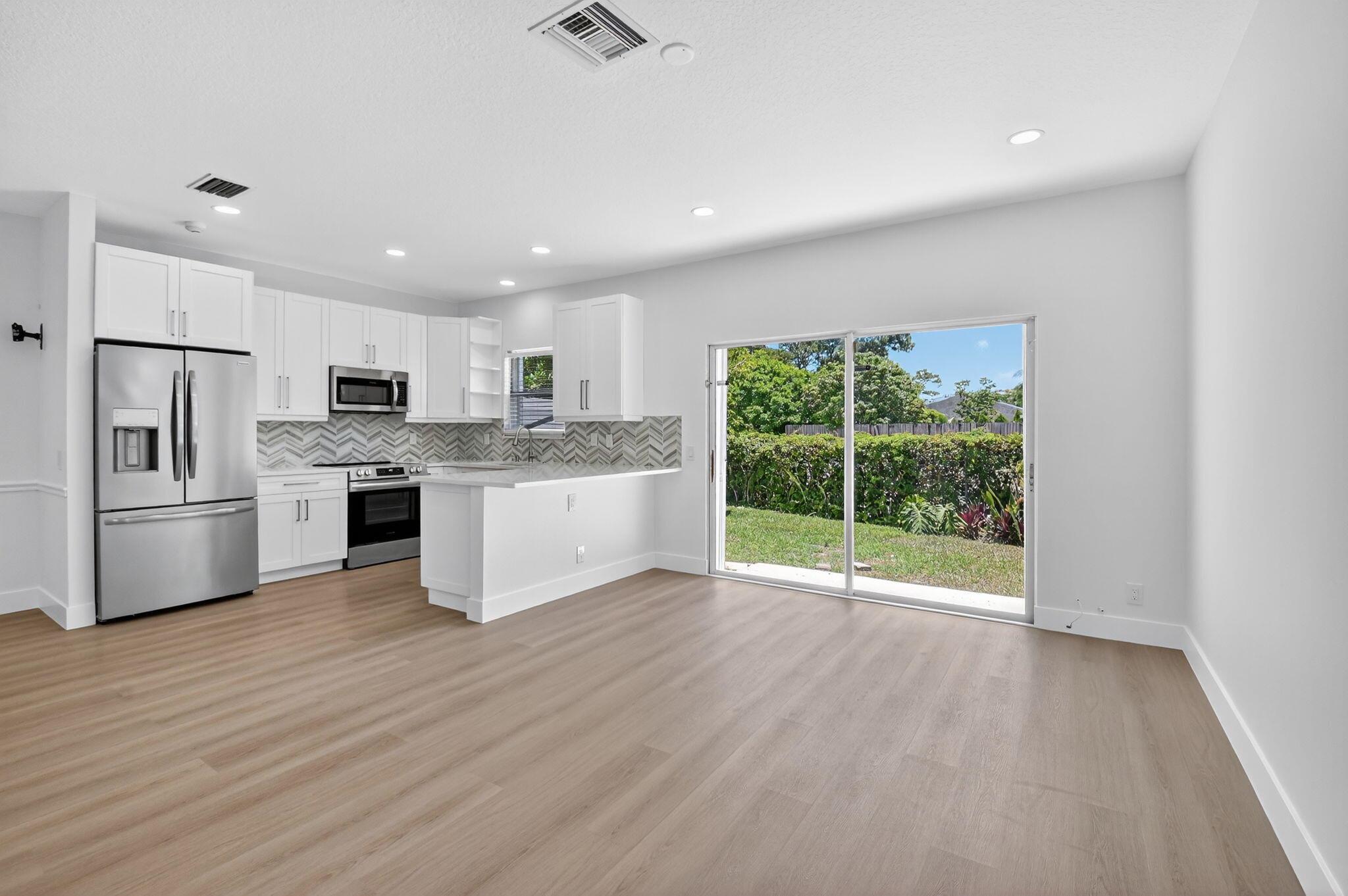 245 Leland Lane, Greenacres, FL, 33463/$365,000 3 245 Leland Lane