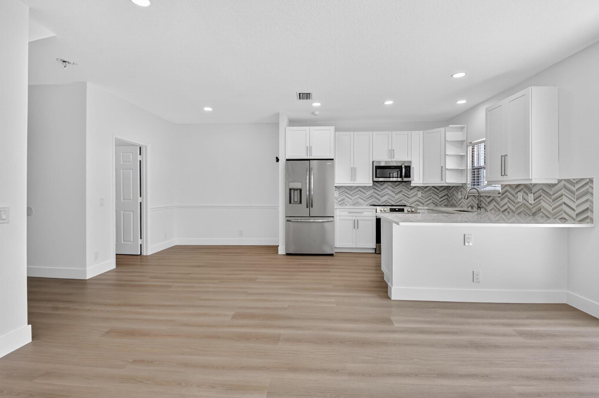 245 Leland Lane, Greenacres, FL, 33463/$365,000 4 245 Leland Lane