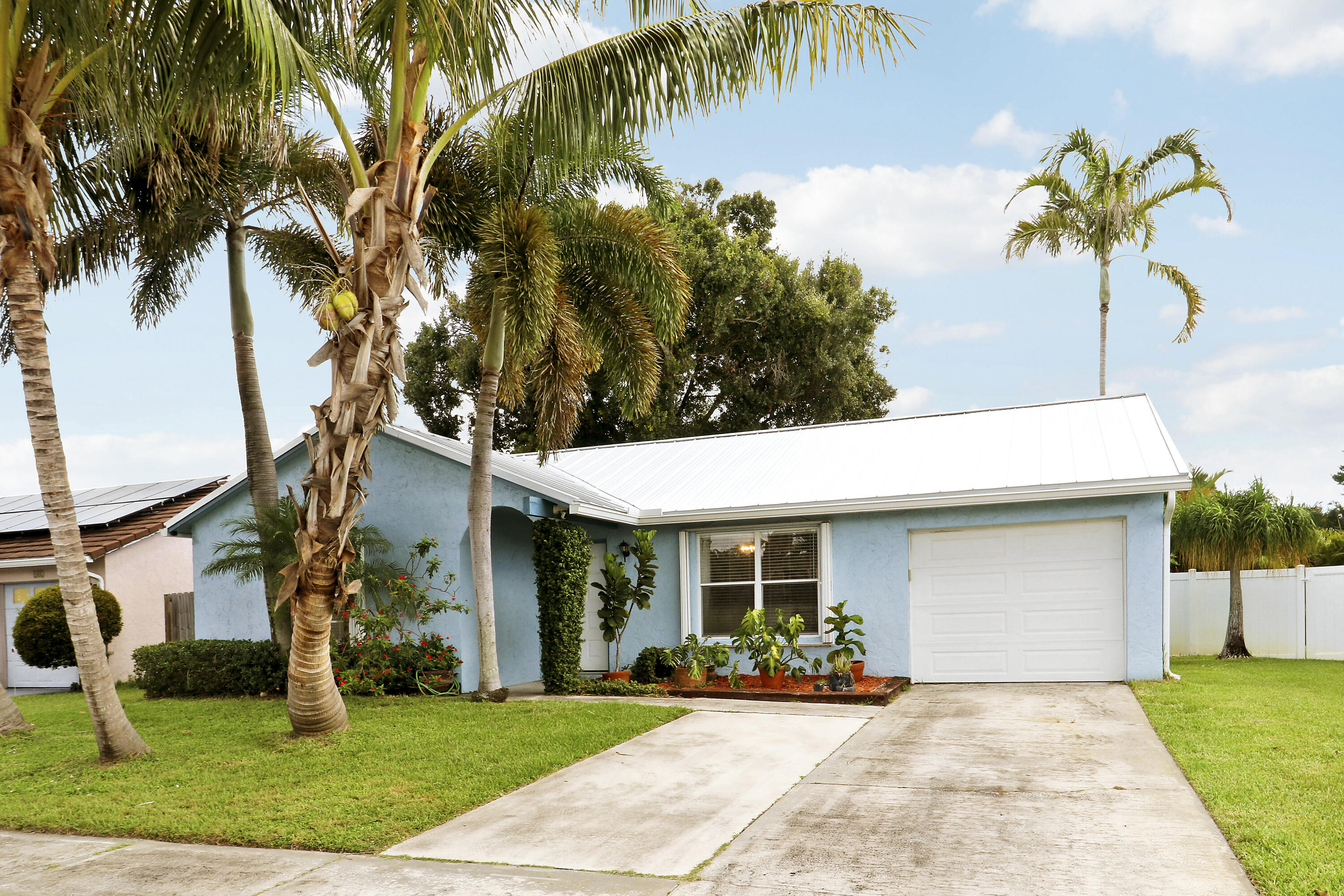 104 BANYAN Circle