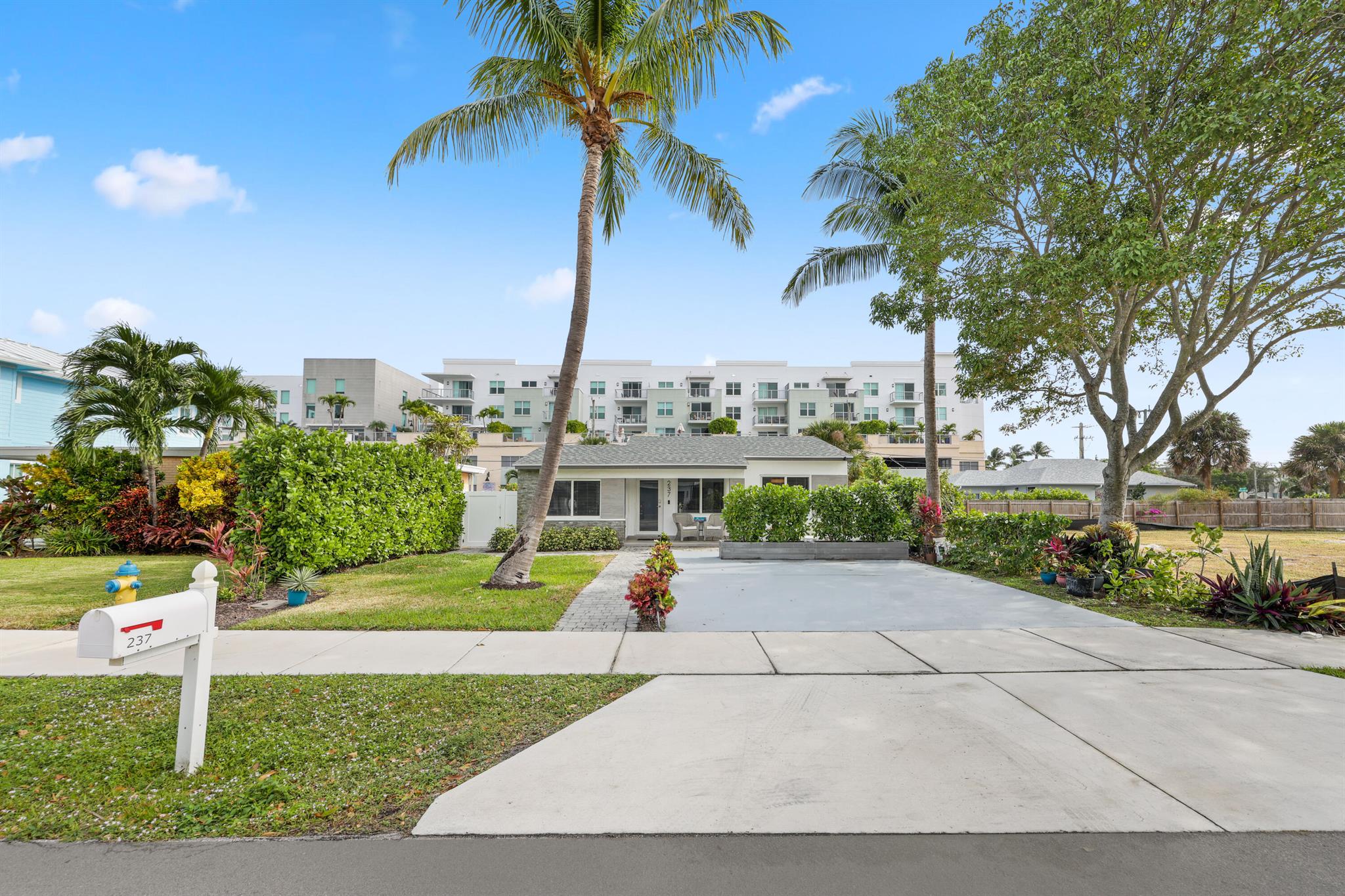 237 SE 4th Avenue