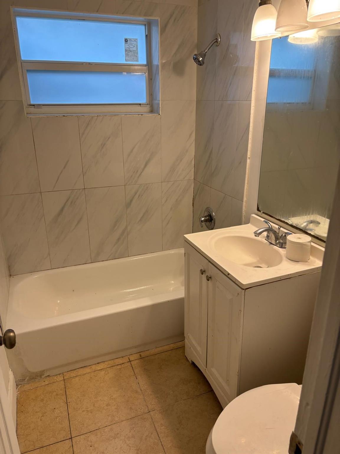 228 NE 26th St