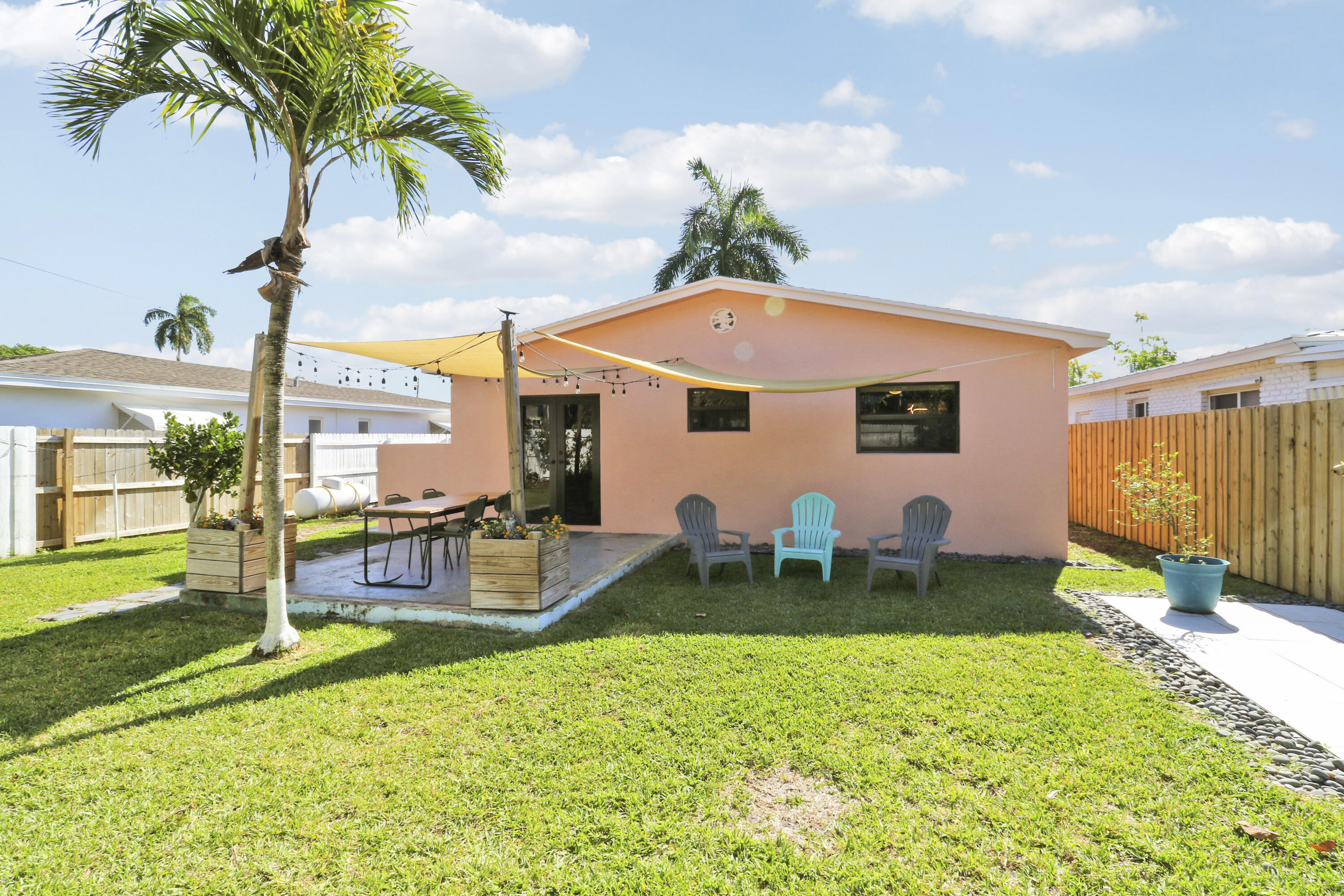 NORTH LAKE WORTH - Residential