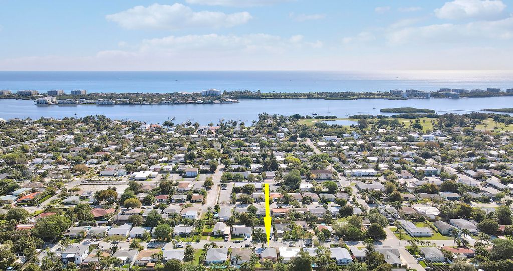 Photo of 1621 N L Street, Lake Worth Beach, FL 33460 (MLS # B26009482)