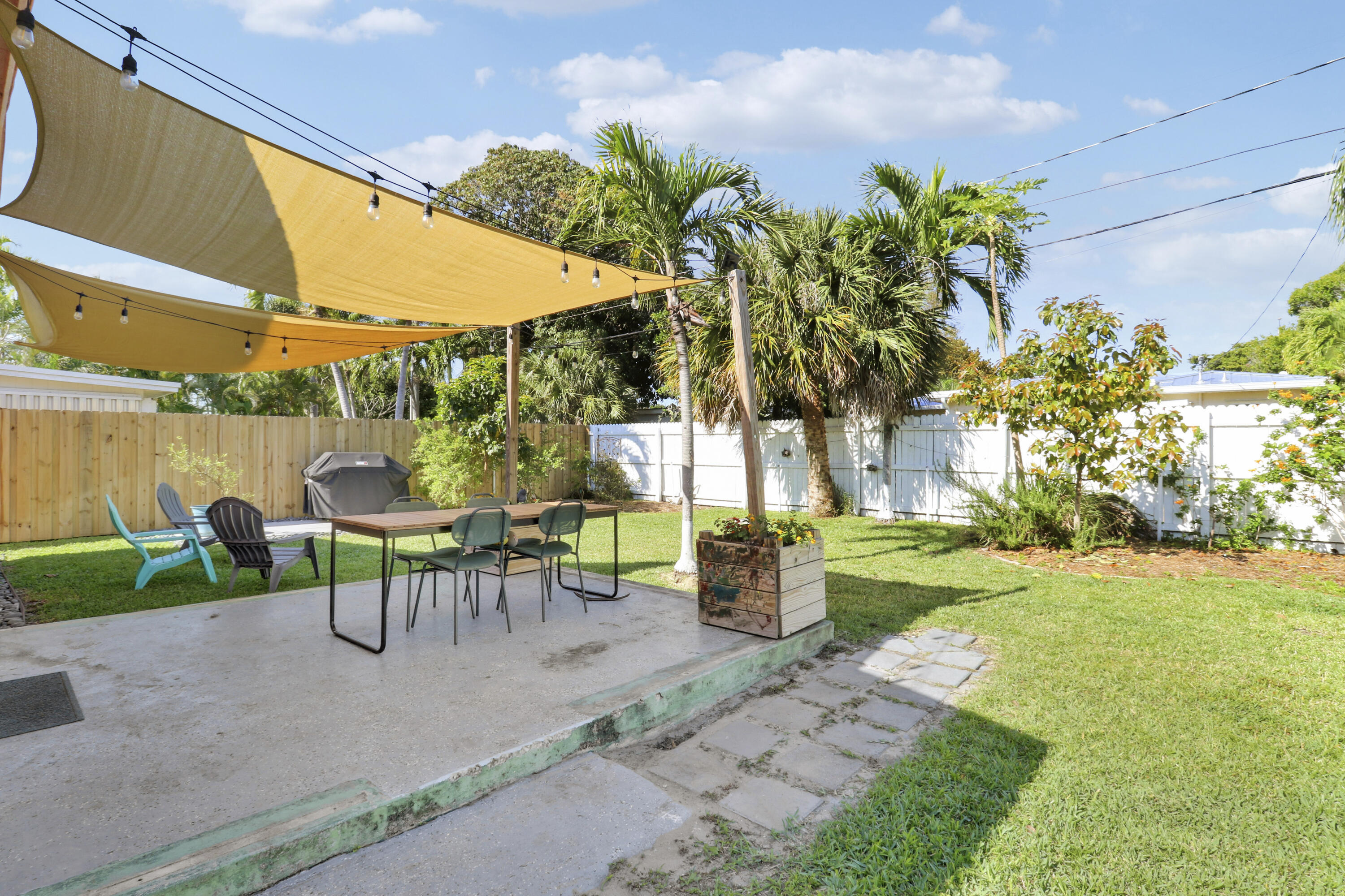 NORTH LAKE WORTH - Residential